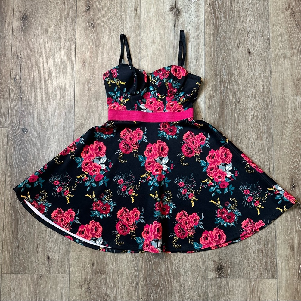 NWOT Retro CHARLOTTE RUSSE Floral Mini Dress Women’s Small Black Pink